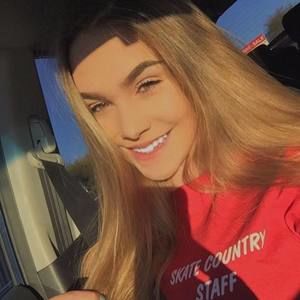 Meet your Posher, Chloe